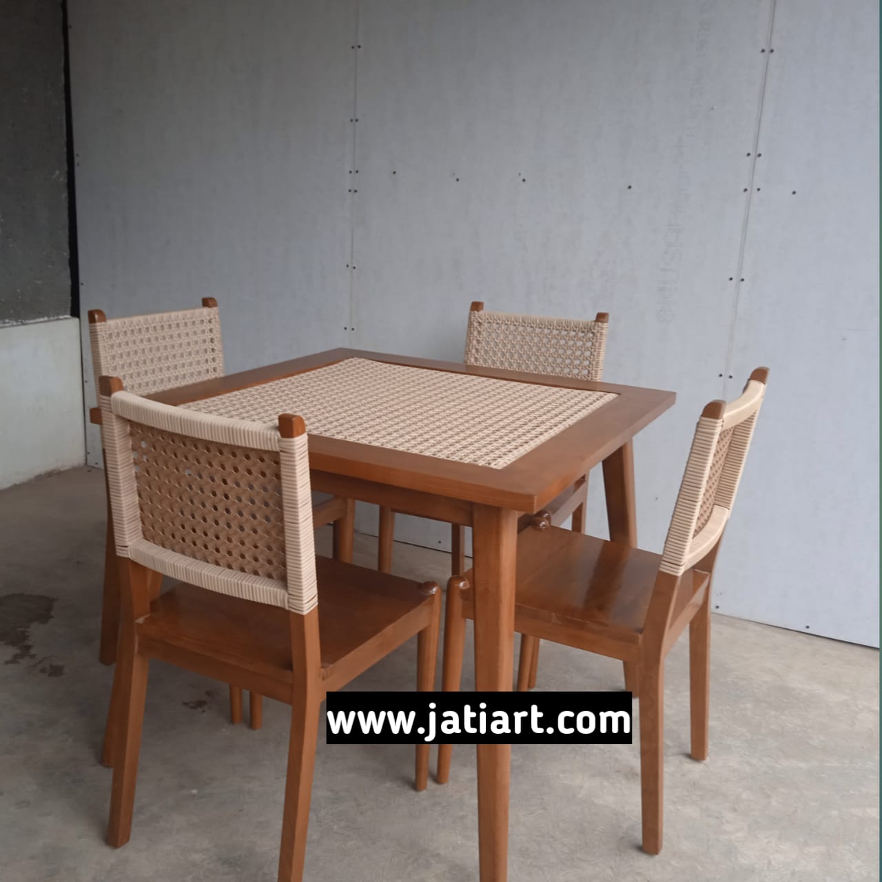 Meja Makan Jati: Elegansi dan Daya Tahan dalam Setiap Santapan